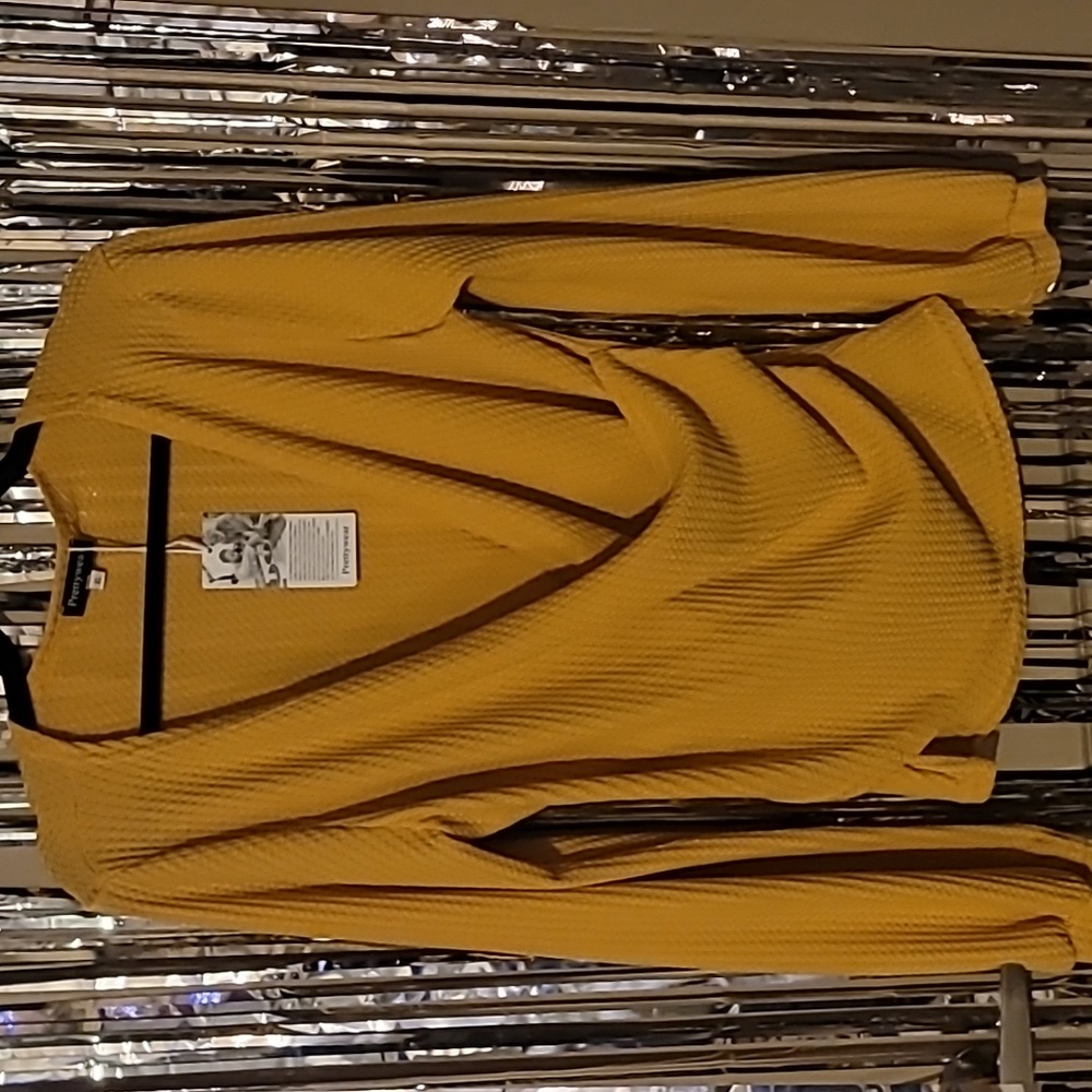 Ladies Yellow low V-neck long sleeve top
